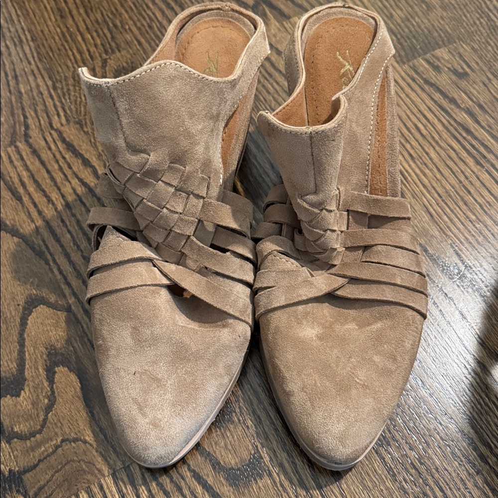 Rebels Mules Only Worn Once Size 9